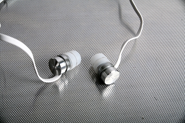 쿼드비트 이어폰 제품 이미지