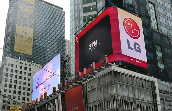 LG전자 런던 타임스퀘어 2PM 광고