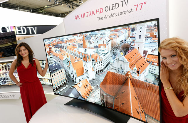LG전자가 지난 9월 독일 베를린에서 열린 IFA 2013에서 선보인 세계 최대 77형 울트라HD 곡면 올레드 TV