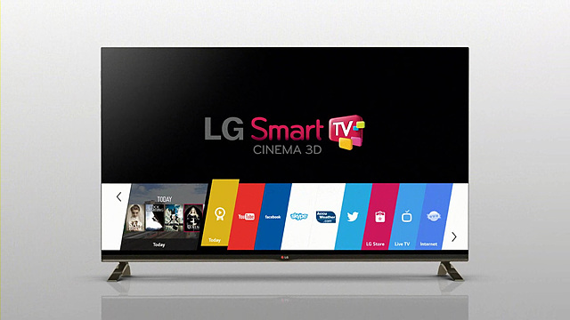 LG 스마트 TV의 새로운 플랫폼인 웹 OS의 모습으로 화면의 밑 부분에 다양한 카테고리들이 있다.