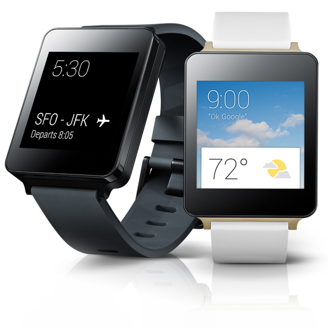 블랙과 화이트 컬러의 LG G Watch에 시간과 날씨가 표시되어 있다.