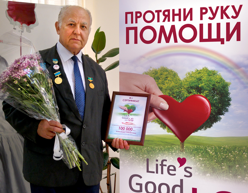 세계에서 두 번째로 1천번 이상 헌혈을 한 알렉산더 스카코프스키씨
