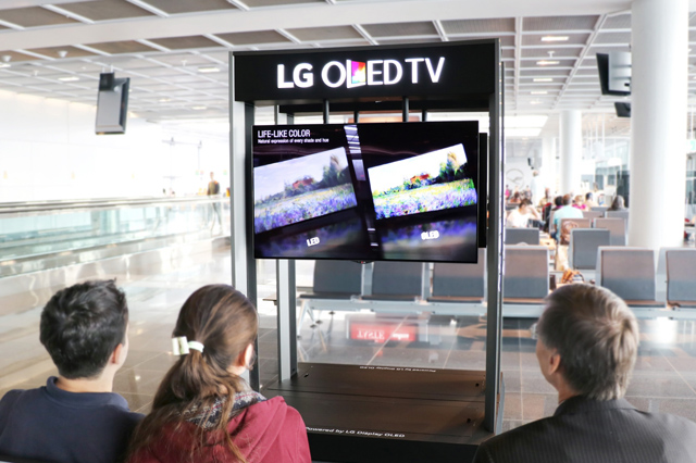 독일 프랑크푸르트에 설치된 LG전자 올레드 TV 입니다.