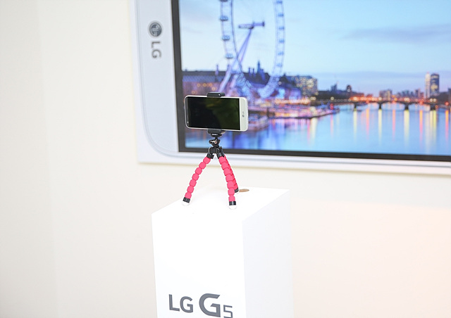 캠 플러스 모듈과 함께 G5의 카메라를 체험할 수 있는 LG플레이그라운드 체험존