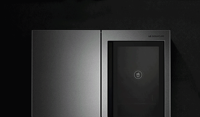 LG전자 시그니처 냉장고는 문을 닫고서도 내부를 확인할 수 있습니다.