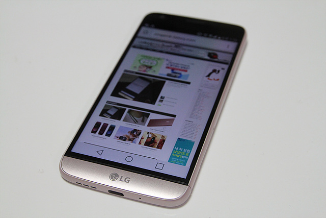 LG G5의 모습입니다.
