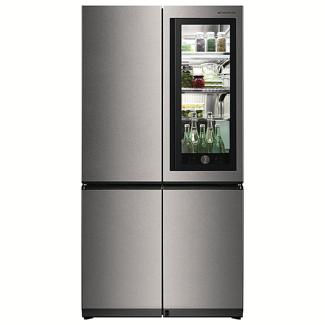LG 시그니처 냉장고의 모습입니다.