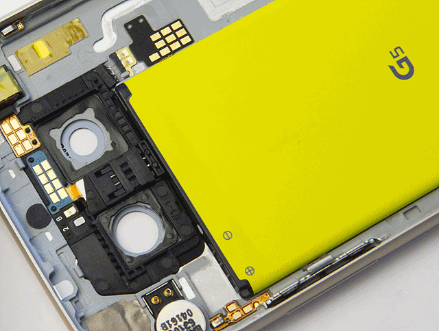 LG G5 모듈형 배터리 접합하는모습 활용한 GIF 파일 