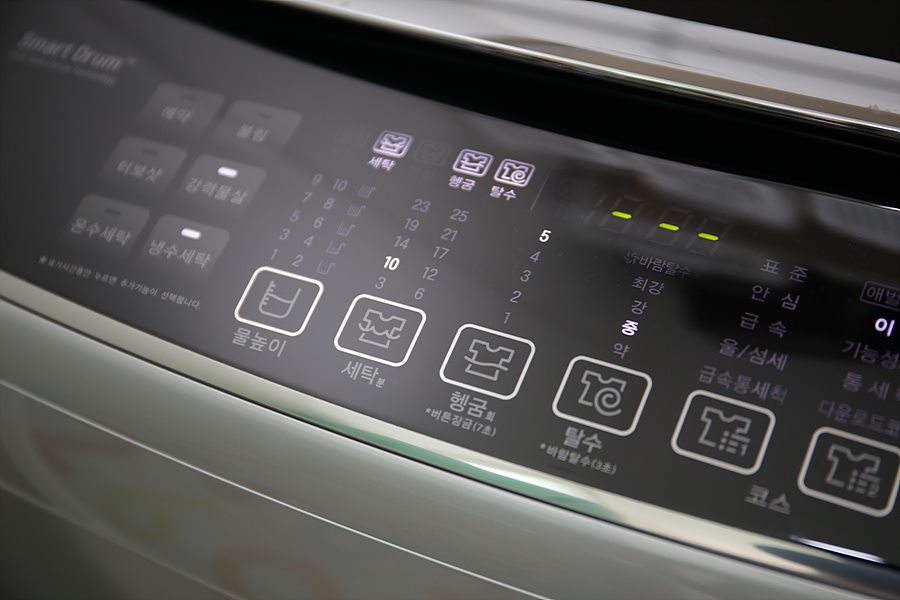 LG 통돌이 세탁기 기능 설정 버튼의 모습입니다.