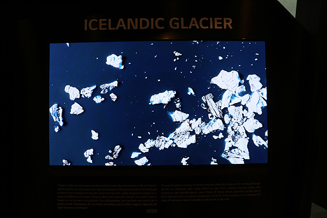 이번 사진전에서는 LG 시그니처 올레드 TV를 통해 아이슬란드 사진을 볼 수 있습니다.