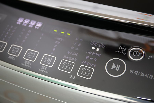 LG 통돌이 세탁기 기능 설정 버튼의 모습입니다.