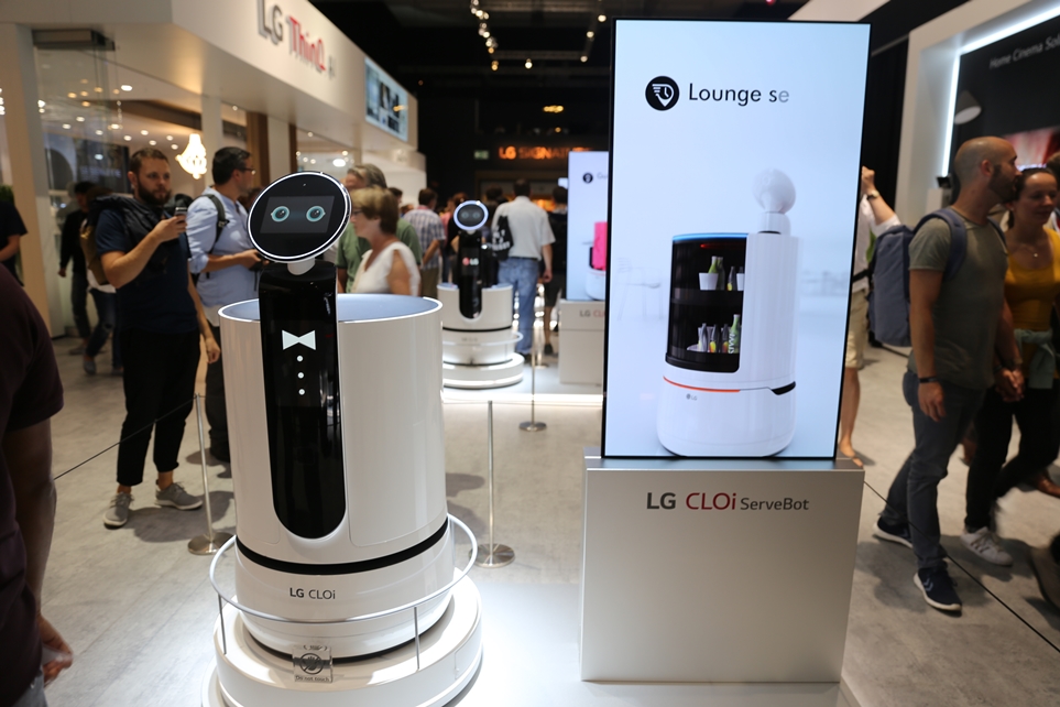 'IFA 2018'에 전시된 LG 클로이 서빙 로봇