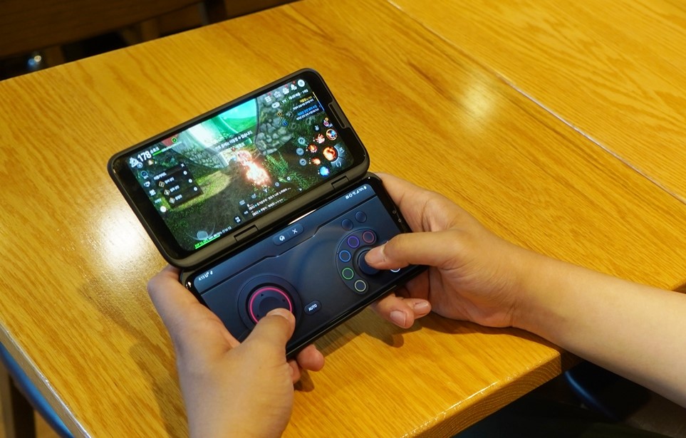  LG V50 ThinQ에 듀얼 스크린을 장착하면 게임 패드를 활성화 가능