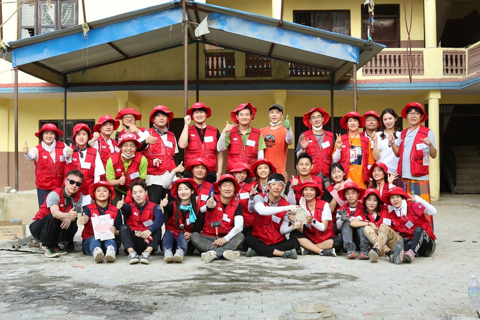 네팔 봉사 활동에 참여한 LG전자 해외 봉사단