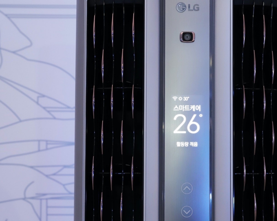 2020년형 LG 휘센 씽큐 에어컨의 인체감지 냉방 기능 시연 모습