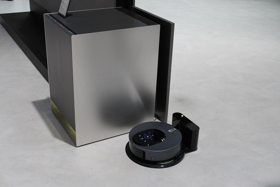 CES 2020 LG전자 부스 ‘LG 씽큐 홈’의 물걸레 전용 로봇청소기 모습