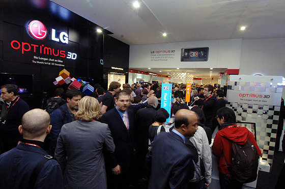 MWC 2011에서 첫 공개된 LG의 옵티머스 패드와 옵티머스3D