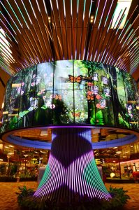 LG전자, 싱가포르 창이공항 ‘명물’ 세웠다