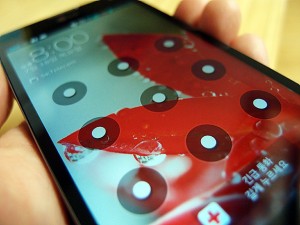 수개월간 깨끗한 상태를 유지하고 있는 옵티머스 G