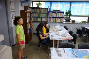 어리둥절한 모습의 친구