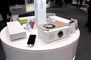 클래식한 디자인의 레트로 오디오