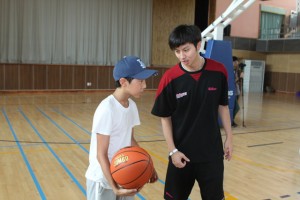 지도 중인 김시래 선수