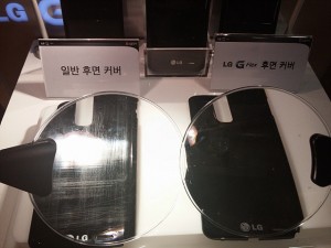 LG G Flex의 Self Healing Back Cover