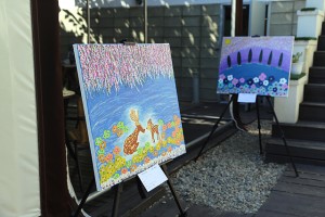 카페 야외 전시 모습