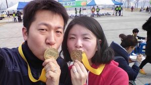 최재혁 주임의 신혼 부부의 완주 기념 샷