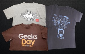 회사에서 만든 회색, 갈색, 남색 컬러의 티셔츠