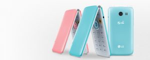 LG전자의 아이스크림 스마트 폴더폰이다. 핑크, 민트색 폰이 나란히 놓여있다.