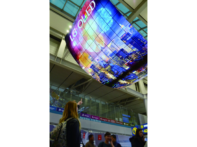 LG전자, 인천공항에 세계 최대 올레드 사이니지 설치