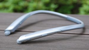 LG 톤 플러스(HBS-1100) 제품의 모습입니다.