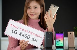 LG전자는 실용적 기능과 세련된 디자인의 실속형 스마트폰 ‘LG X400’을 이동통신3사를 통해 23일부터 국내 출시한다. ‘LG X400’은 후면 전원키 센서를 활용한 핑거터치 기능을 탑재했다. 또 전면에는 500만 화소의 120도 광각 카메라를 장착했다.