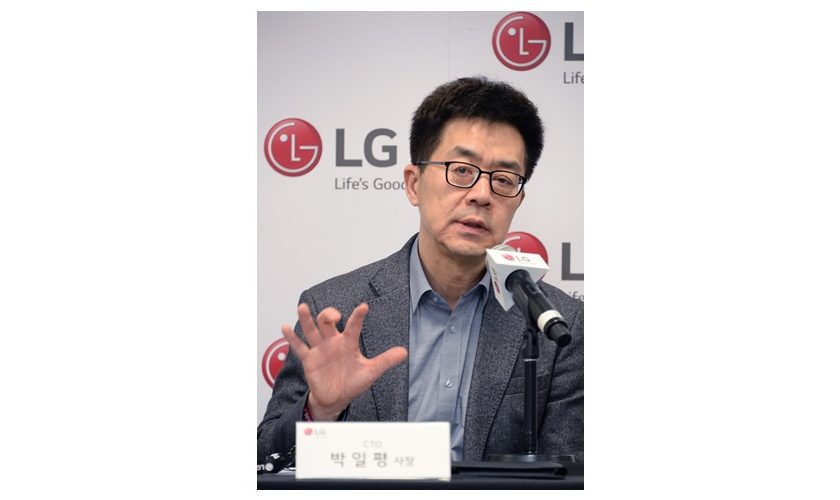 LG전자 CTO 박일평 사장이 현지시간 9일 美 라스베이거스에서 기자간담회를 열고 인공지능 분야를 선도하기 위한 LG전자의 기술전략에 대해 밝혔다.
