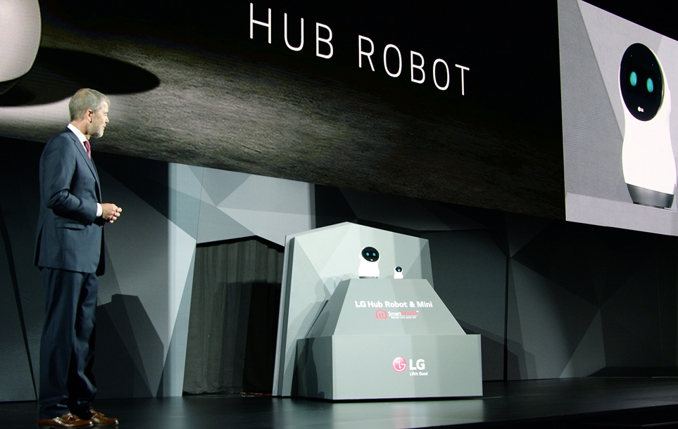 ‘CES 2017′ LG 프레스 컨퍼런스에서 처음 공개한 ‘LG 클로이 홈’ 로봇