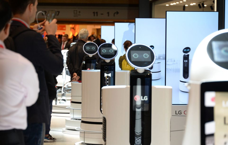 'IFA 2018'에 전시된 LG 클로이 배송 로봇 3종