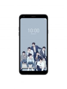 ‘LG Q7 BTS 에디션’은 LG Q7에 방탄소년단 관련 특화 기능들을 담은 한정판 제품으로, 사용자의 개성을 돋보이게 해 주면서도 방탄소년단을 더 가깝게 느낄 수 있는 다양한 컨텐츠를 갖춘 것이 특징이다.예약 가입은 13일부터 19일까지 이동통신 3사 온라인 숍에서 가능하며, 20일 국내 시장에 처음으로 출시된다. 출고가는 473,000원이다.