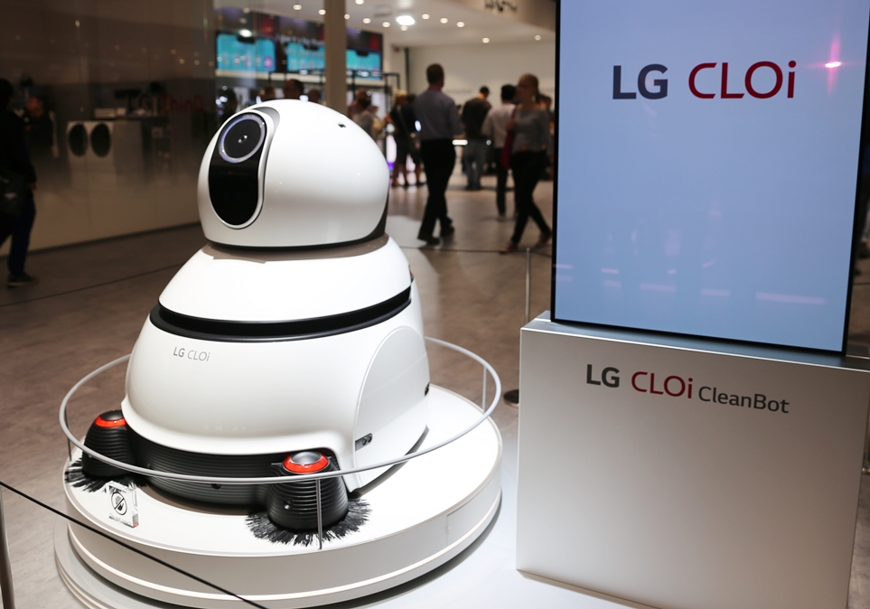 'IFA 2018'에 전시된 LG 클로이 청소 로봇