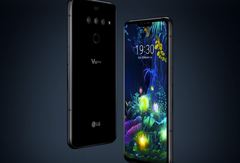 LG전자가 이달 출시를 앞둔 5G 스마트폰 LG V50 ThinQ의 구매고객들을 대상으로 사용하던 스마트폰을 반납하면 중고시세 이상의 보상을 제공하는 ‘LG고객 안심보상 프로그램’을 운영한다. LG전자 모델이 LG V50 ThinQ와 LG 듀얼 스크린을 소개하고 있다.
