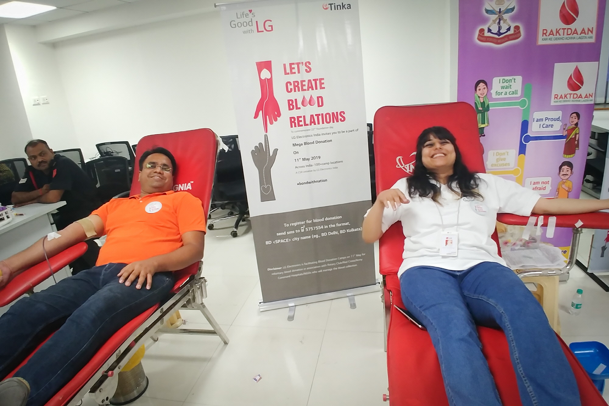 LG전자가 지난 11일 ‘혈연을 맺자(Let's create blood relations)’는 구호를 내걸고 인도 47개 도시 71개 캠프에서 헌혈캠페인을 진행했다. 이날 LG전자 임직원과 거래선, 소비자 등 1만여 명이 참여했다    