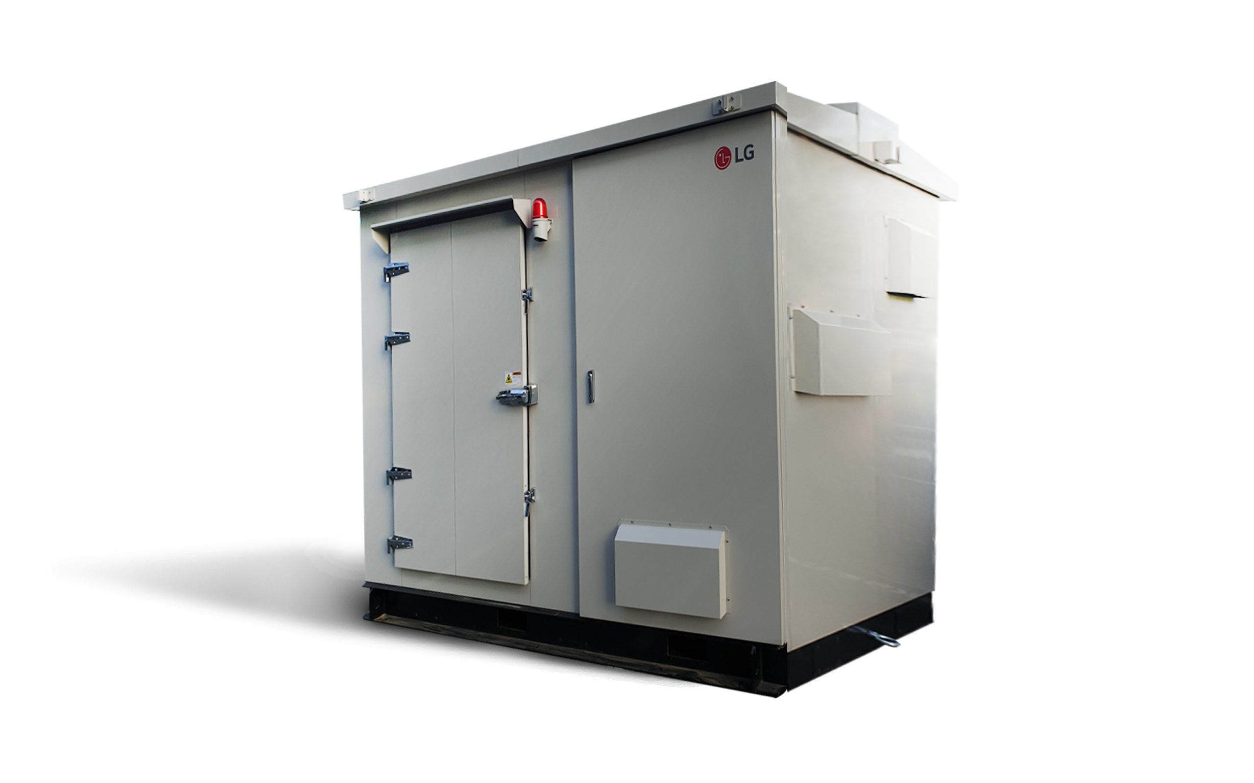LG전자가 13일 100kW(키로와트)급 태양광 발전용 올인원(All-in-one) ESS(Energy Storage System)를 출시했다. 사진은 올인원 ESS 제품.