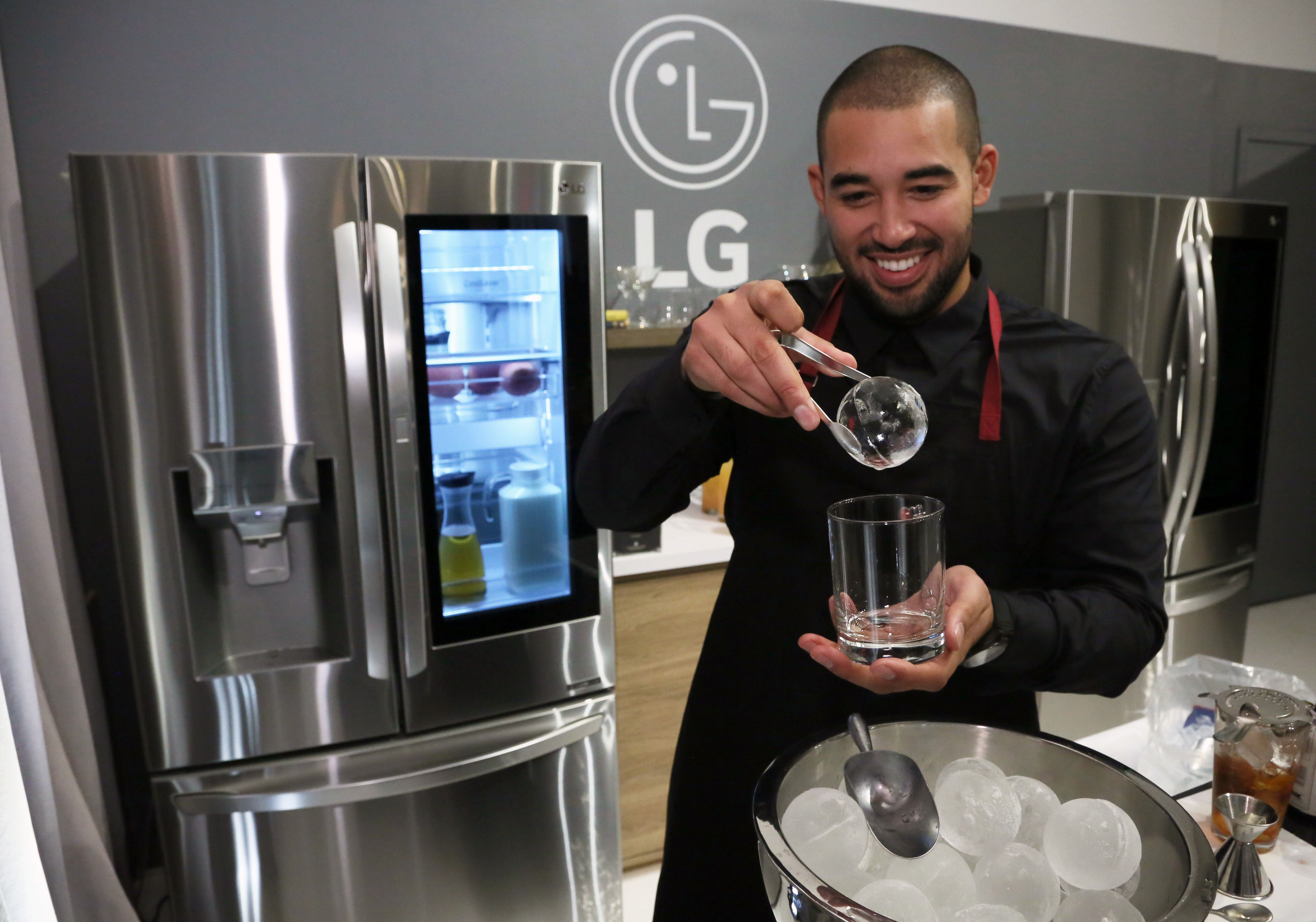 ‘LG 인스타뷰 냉장고’가 만든 크고 동그란 얼음은 어떤 맛일까