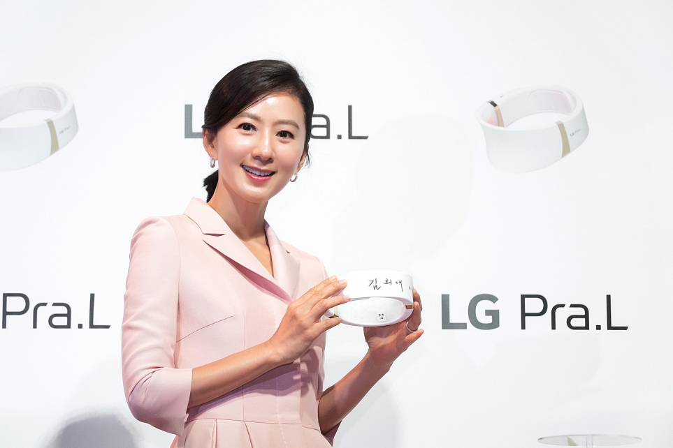 LG 프라엘 넥케어의 모델, 배우 김희애