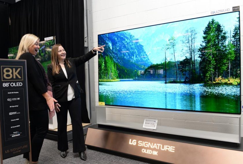 라스베이거스 베스트바이 매장 TV 코너의 ‘LG 시그니처 올레드 8K’ 이미지