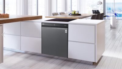 LG전자가 25일 '디오스 식기세척기 스팀' 빌트인 전용 신제품을 출시했다. 신제품은 120~150mm 높이인 대부분의 걸레받이를 절단하지 않고 설치가 가능하며, 도어 전면에 잔여시간이 표시돼 편리하다.