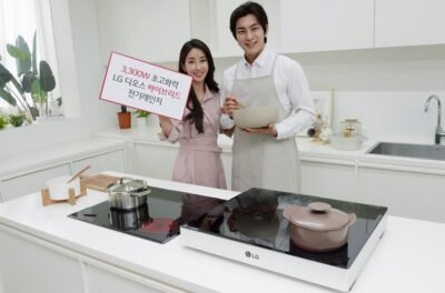 LG전자가 25일 플러그 타입 단일 화구 기준 국내 최고 화력인 3,300와트(W) 인덕션 화구(火口)를 갖춘 하이브리드 전기레인지 신제품을 출시했다. 1개의 하이라이트 화구는 뚝배기와 같은 다양한 용기를 사용할 수 있다.