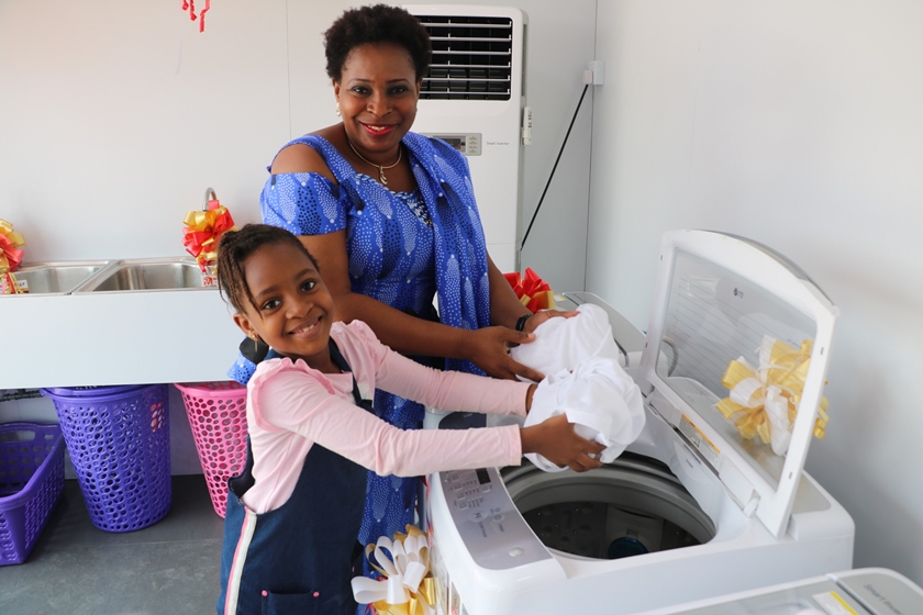 LG전자, 나이지리아에 정전에도 끄떡없는 무료 세탁방 개소