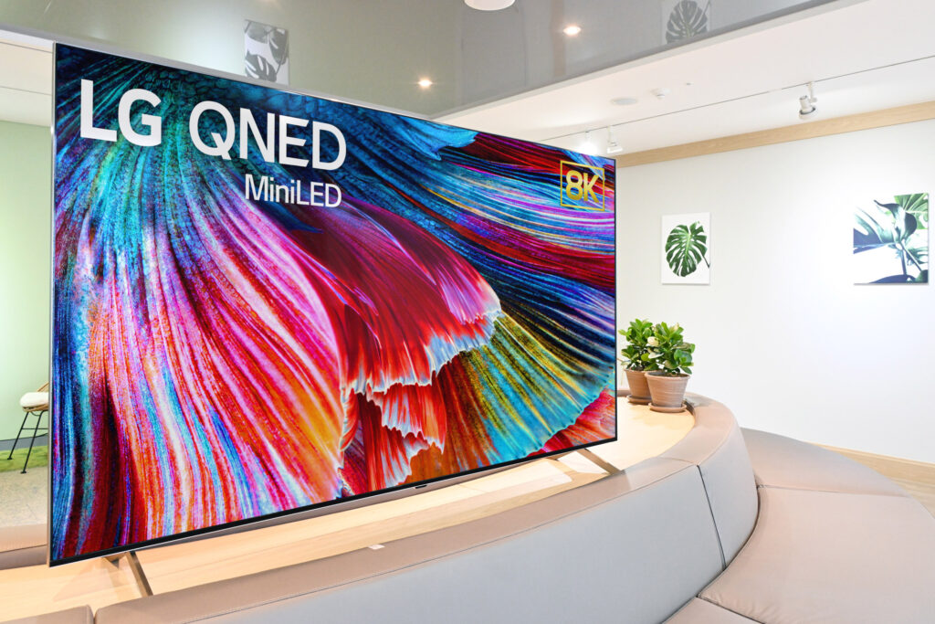  LG QNED TV 제품 이미지.