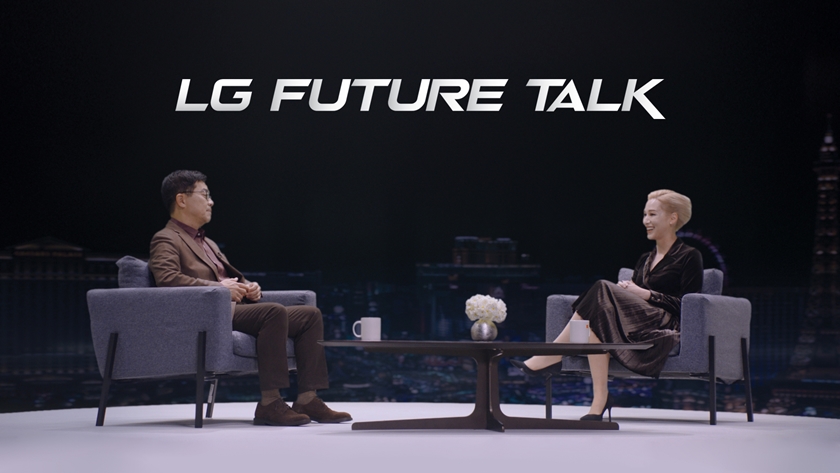 LG전자가 美 동부시간 12일 세계 최대 가전·IT 전시회 ‘CES 2021’에서 ‘함께 만드는 혁신’을 주제로 ‘LG 미래기술대담’을 진행했다. LG전자 CTO 박일평 사장(왼쪽)과 사회자 에이미 알리야(Amy Aleha)가 대화를 나누고 있다.